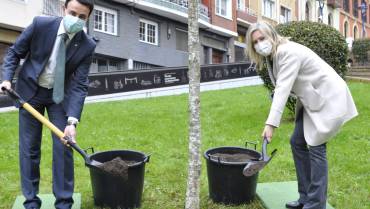 Portugalete planta un retoño del Árbol de Gernika para conmemorar sus siete siglos de historia
