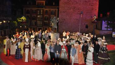 Portugalete recorrió sus siete siglos de historia como villa a través de un desfile con 52 reproducciones de trajes de época